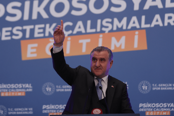 Gençlik ve Spor Bakanı Dr. Osman Aşkın Bak, TÜGVA Kitap