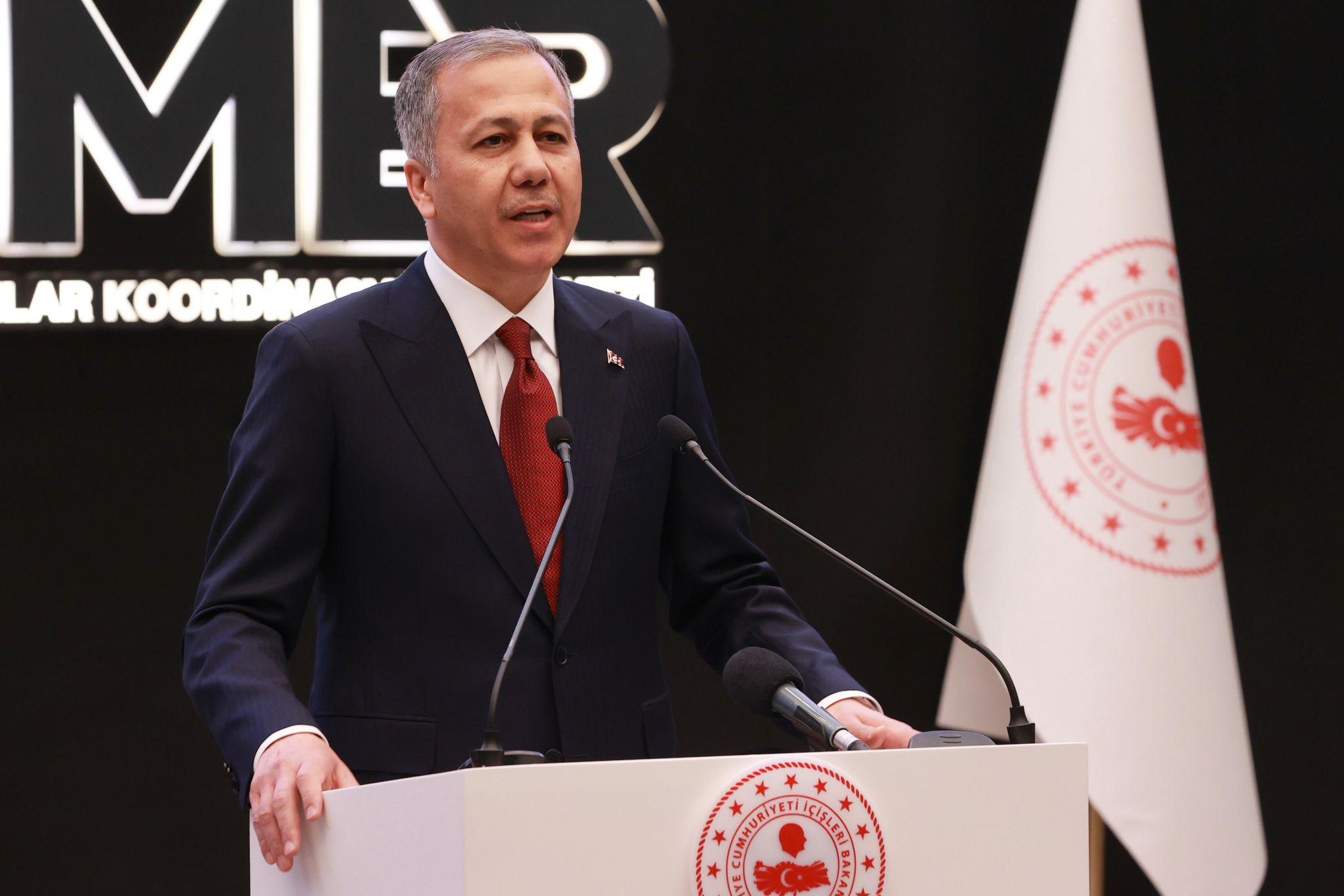 İçişleri Bakanı Ali Yerlikaya, eski tip sürücü belgelerinin yenilenme süresinin