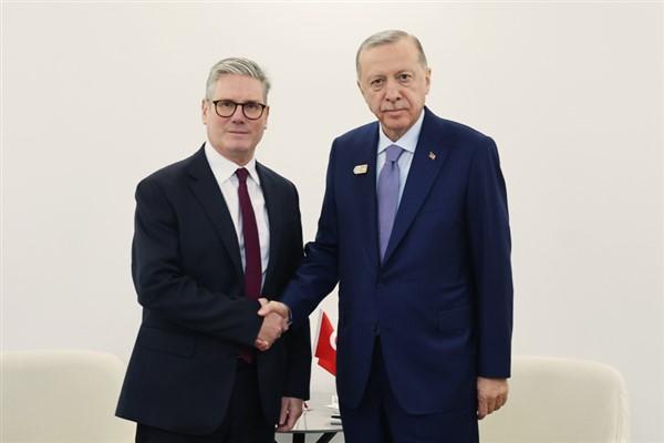Cumhurbaşkanı Recep Tayyip Erdoğan, Azerbaycan’da İngiltere Başbakanı Keir Starmer’ı kabul