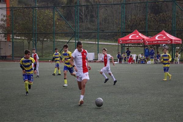 İzmit Belediyesi Bekirderespor Kulübü ile ortaklaşa olarak 10 Kasım Atatürk