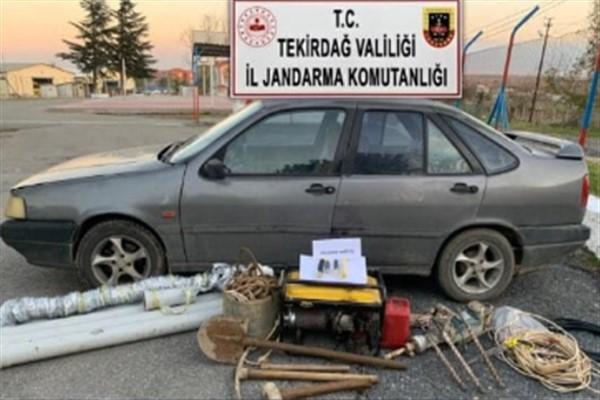 Tekirdağ'ın Saray İlçesi Ayvacık Mahallesinde kaçak kazı yapan 3 şüpheli