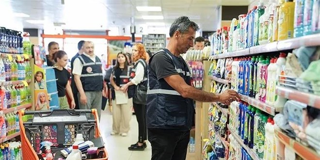 2025 yılı asgari ücret artışının fahiş fiyatlar üzerindeki etkilerini inceleyin.