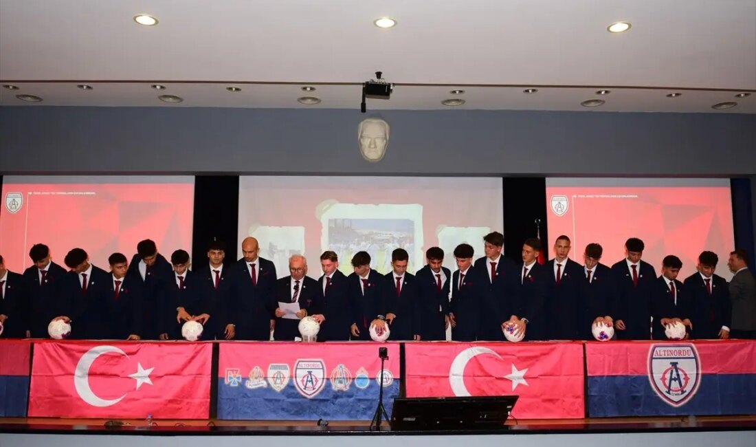 Altınordu 17 yaş altı takımı, profesyonelliğe geçiş sürecinde önemli bir
