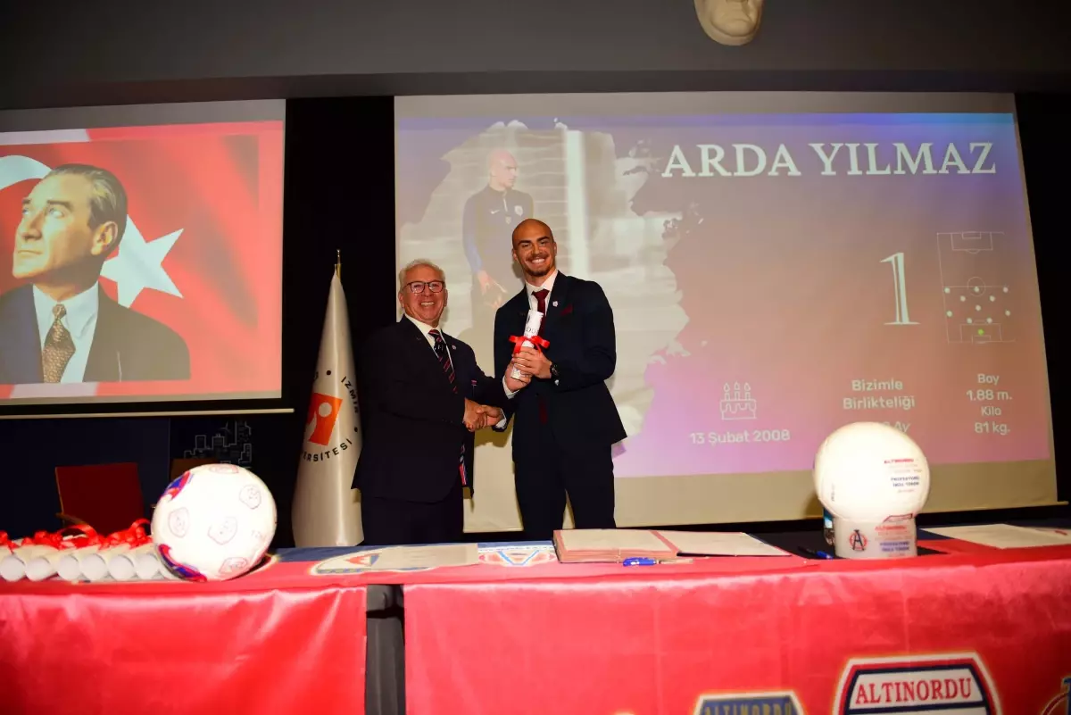 Altınordu'da genç yetenekler için düzenlenen profesyonelliğe geçiş töreni, spor dünyasında