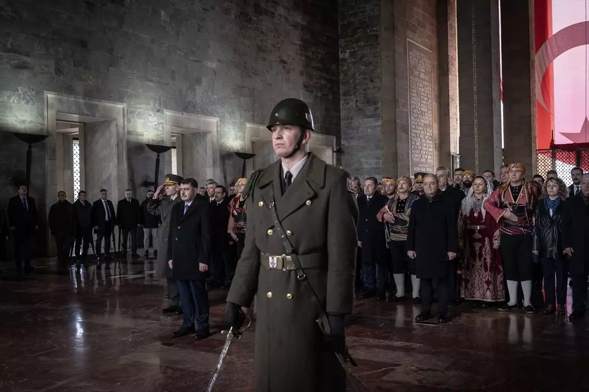 Ankara Valisi Vasip Şahin, Anıtkabir'i ziyaret ederek Gazi Mustafa Kemal