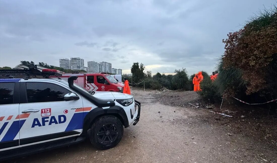 Antalya'da falezlerden denize düşen bir aracın kurtarılması için başlatılan arama