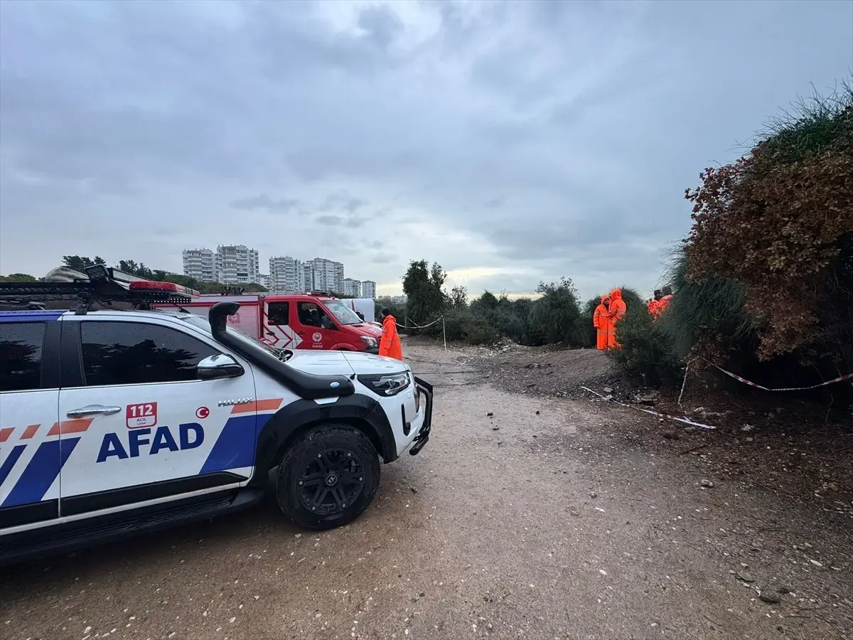 Antalya'da falezlerden denize düşen bir aracın kurtarılması için başlatılan arama