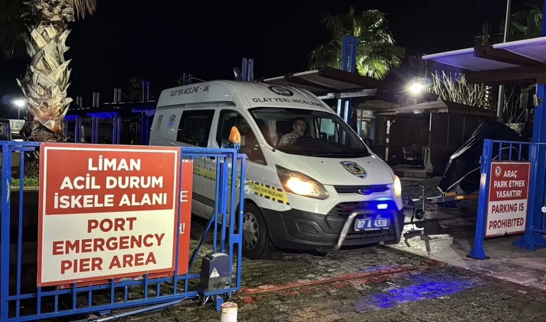 Antalya'da falezlerden denize düşen genç için arama çalışmaları devam ediyor.
