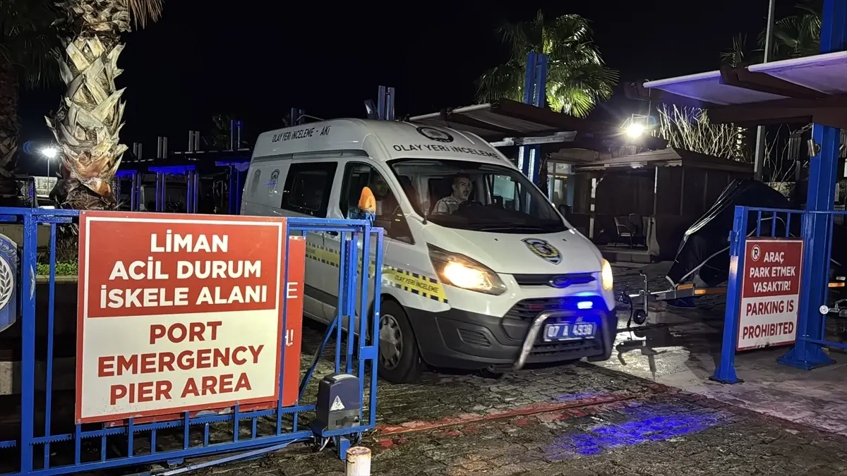 Antalya'da falezlerden denize düşen genç için arama çalışmaları devam ediyor.