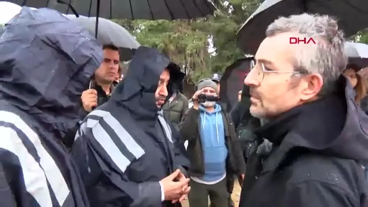 Antalya'da falezlerden denize düşen otomobil için başlatılan arama çalışmaları devam