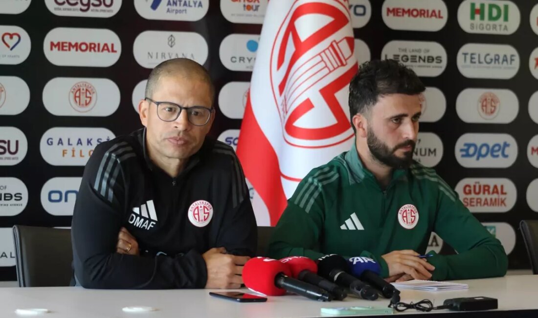 Antalyaspor Teknik Direktörü Alex de Souza, takımın geleceği ve sezon