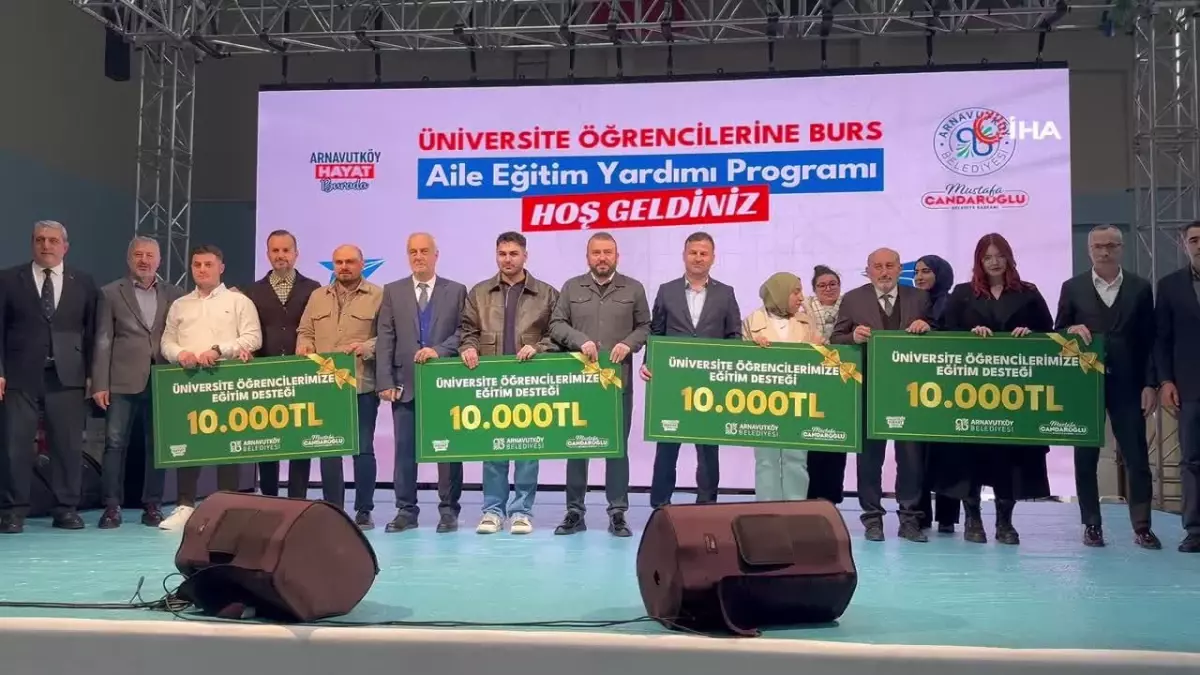 Arnavutköy Belediyesi, 3 bin üniversite öğrencisine toplam 10 bin TL