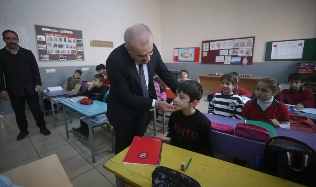 Balıkesir'de meydana gelen öğrenci servisi kazasında 26 kişi yaralandı. Olayın