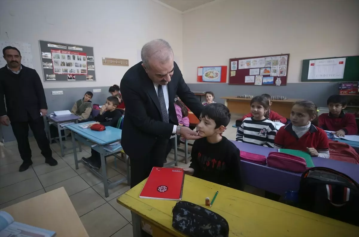 Balıkesir'de meydana gelen öğrenci servisi kazasında 26 kişi yaralandı. Olayın