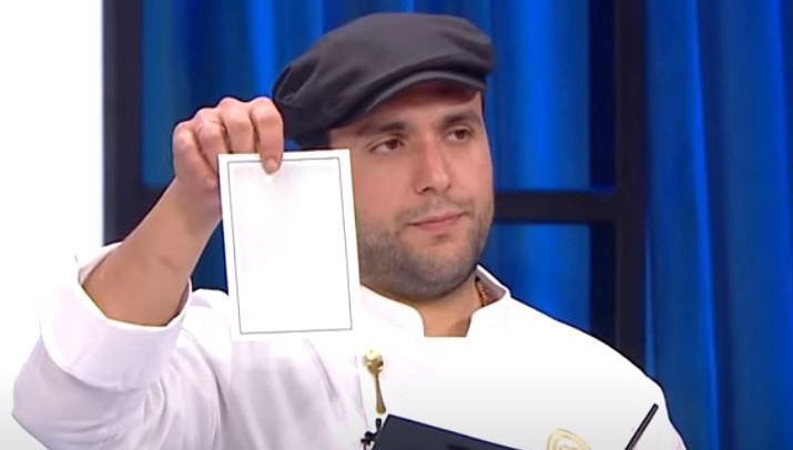 Barbaros Yoloğlu, MasterChef yarışmasındaki başarısıyla tanınan bir gastronomi ustasıdır. Kendi