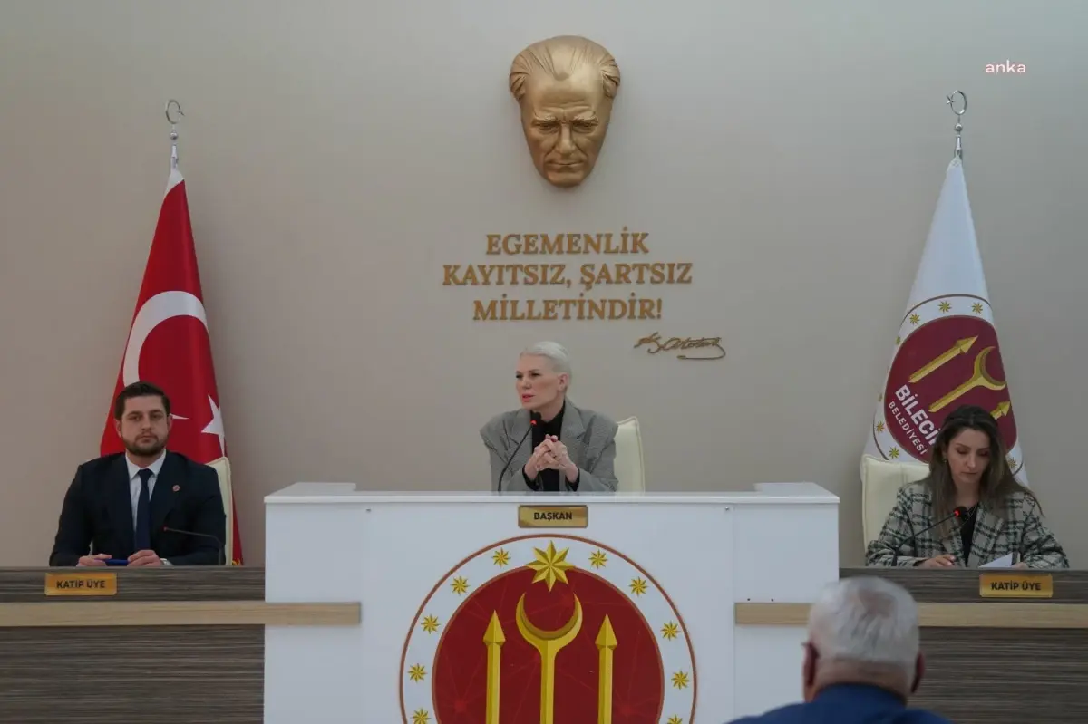 Bilecik Belediye Başkanı Melek Mızrak Subaşı, AVM tartışmaları üzerine olağanüstü