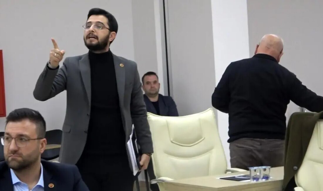 Bilecik Belediye Meclisi'nde yaşanan gerginlik, AK Partili üyelerin toplantıyı terk