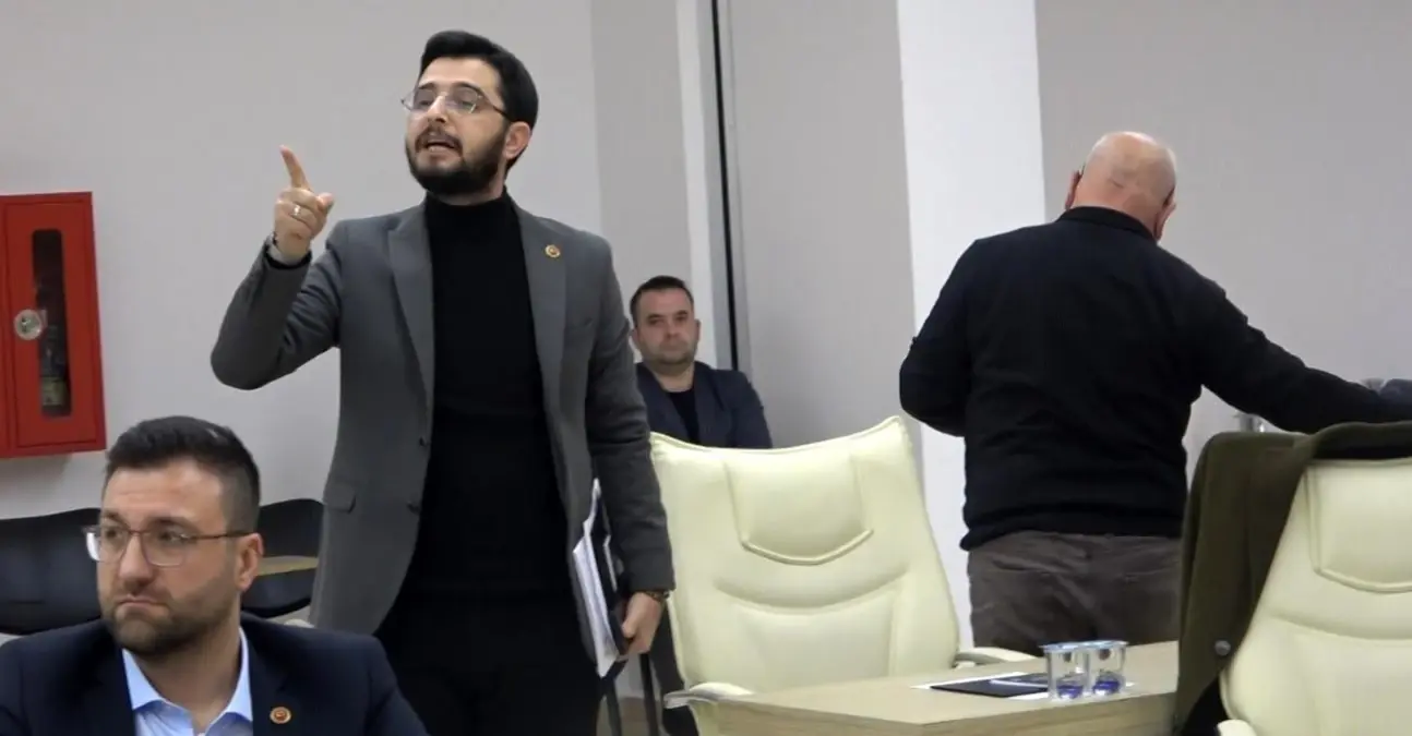Bilecik Belediye Meclisi'nde yaşanan gerginlik, AK Partili üyelerin toplantıyı terk