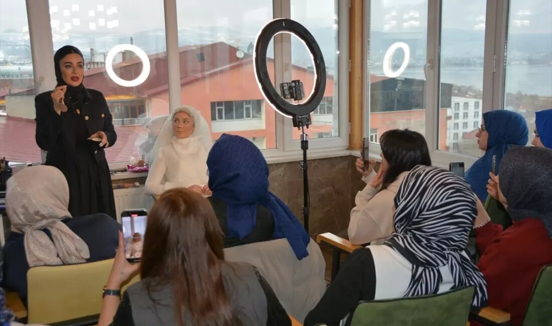 Bitlis'te düzenlenen Uluslararası Kuaför ve Güzellik Eğitimi, katılımcılara sektörün en
