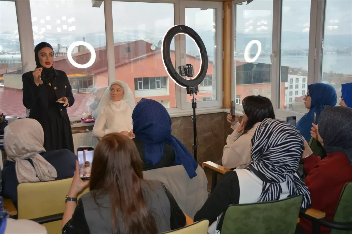Bitlis'te düzenlenen Uluslararası Kuaför ve Güzellik Eğitimi, katılımcılara sektörün en
