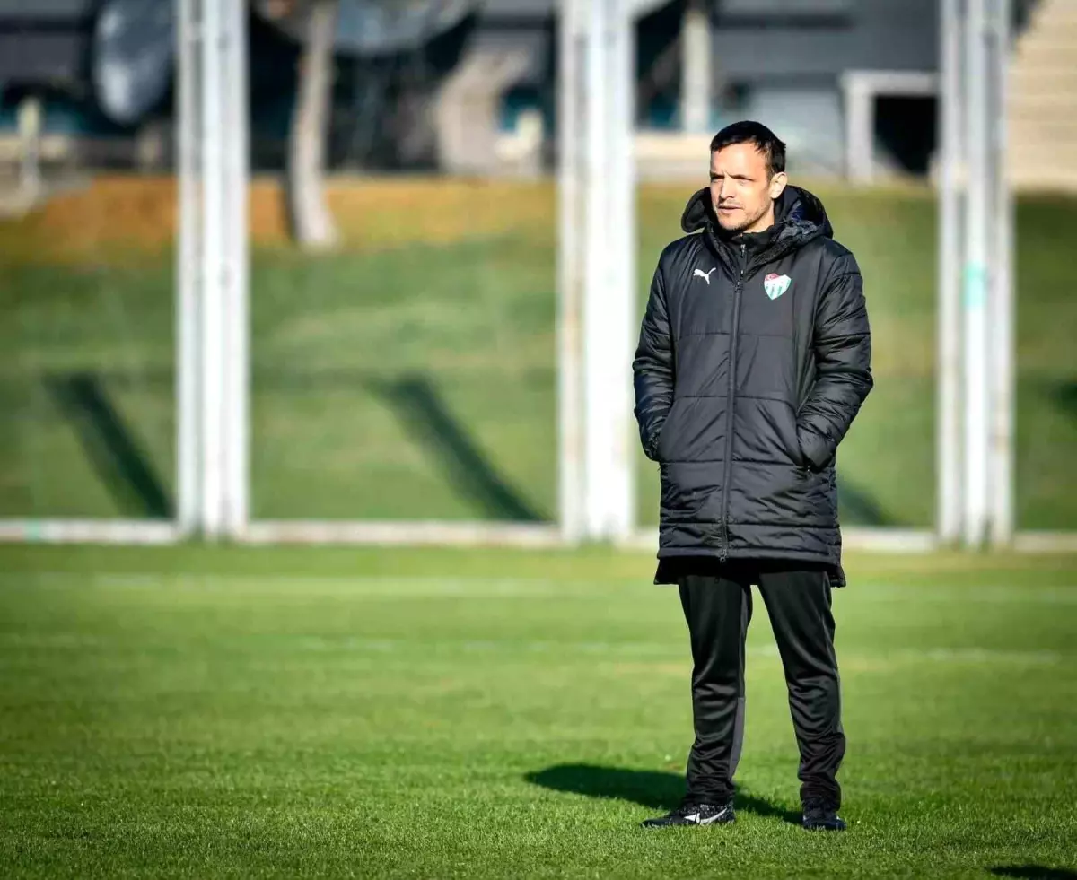 Bursaspor, deneyimli futbolcu Pablo Martin Batalla ile yollarını ayırdığını duyurdu.