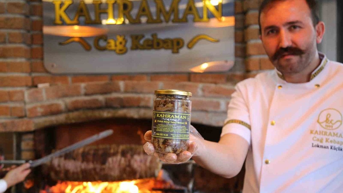Artvin'in Yusufeli ilçesinde bir cağ kebabı işletmesi kavanoza koydukları döneri