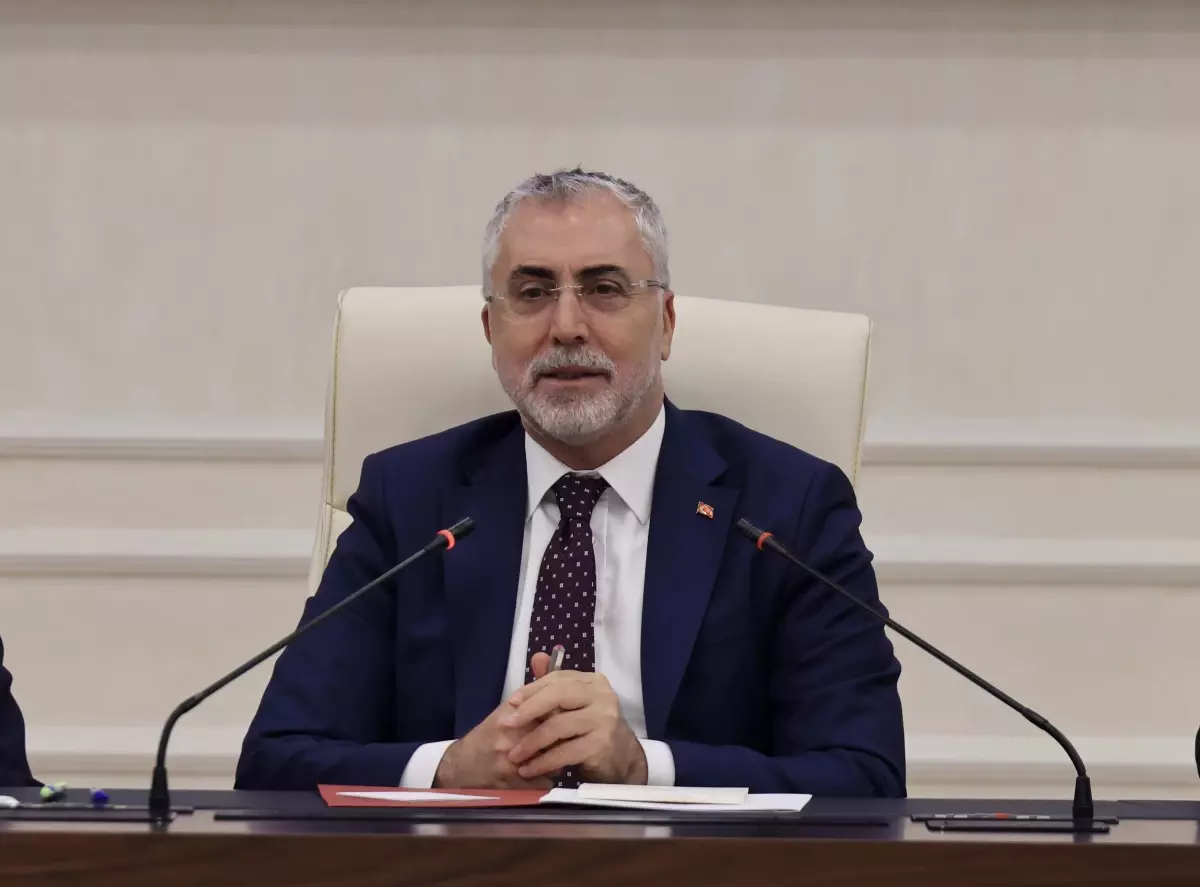 Çalışma ve Sosyal Güvenlik Bakanı Vedat Işıkhan, asgari ücretle ilgili