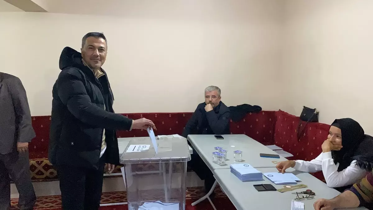Cemal Ovası Köyü, yapılan referandum sonucunda yeni kimliğine kavuştu. Bu