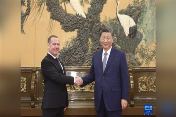 Çin Cumhurbaşkanı Xi Jinping, bugün Beijing’de Birleşik Rusya Partisi Başkanı