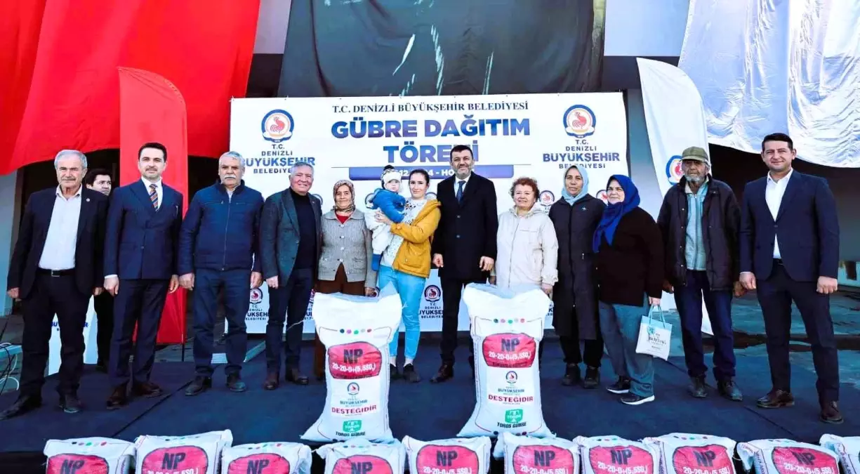 Denizli Büyükşehir Belediyesi, çiftçilere yönelik gübre desteği dağıtımlarına başladı. Tarımsal