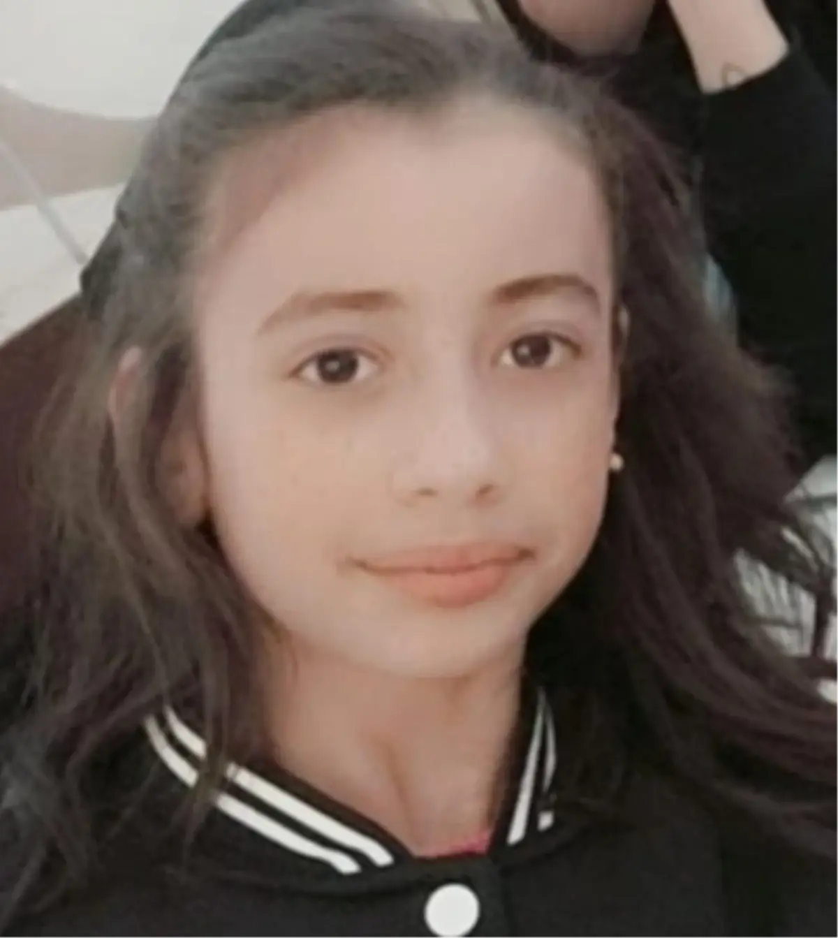 Diyarbakır'da 12 yaşındaki Ecrin Erim'in kaybolmasıyla birlikte endişeler artıyor. Aile