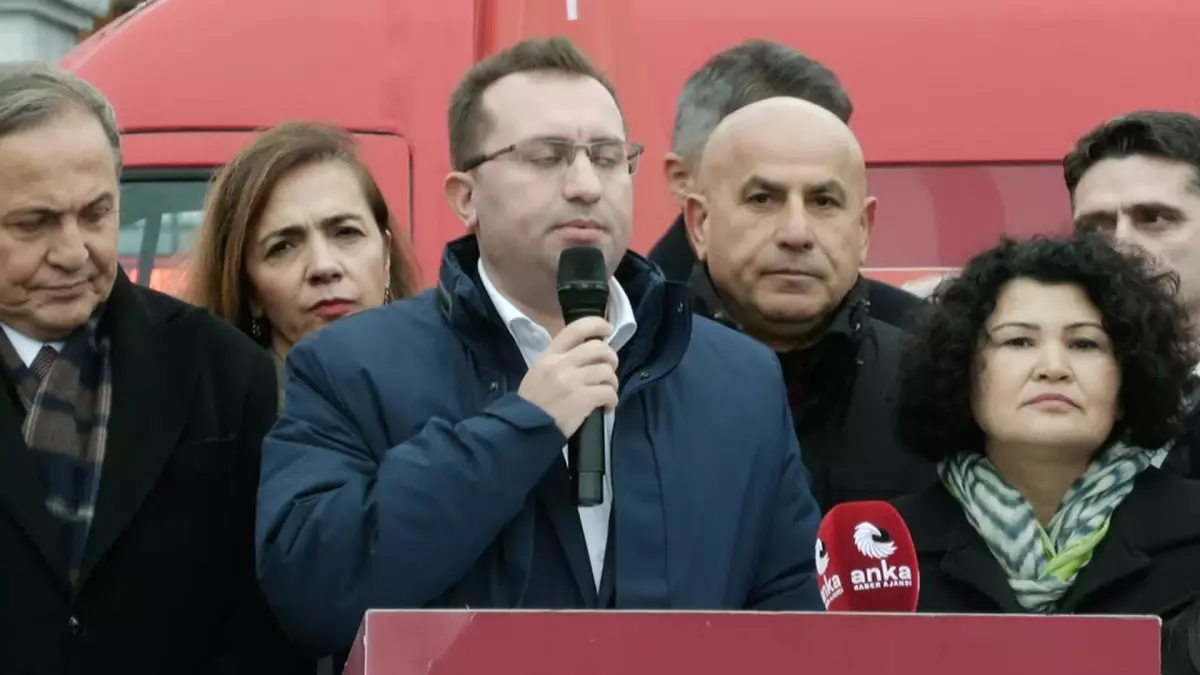 Esenyurt'ta demokrasi nöbeti, halkın birleşerek özgürlük ve adalet için gösterdiği