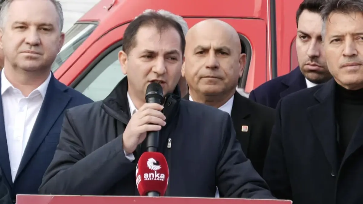 Esenyurt'ta kayyum nöbeti, demokrasi vurgusuyla birleşiyor. Yerel halkın katılımı ve