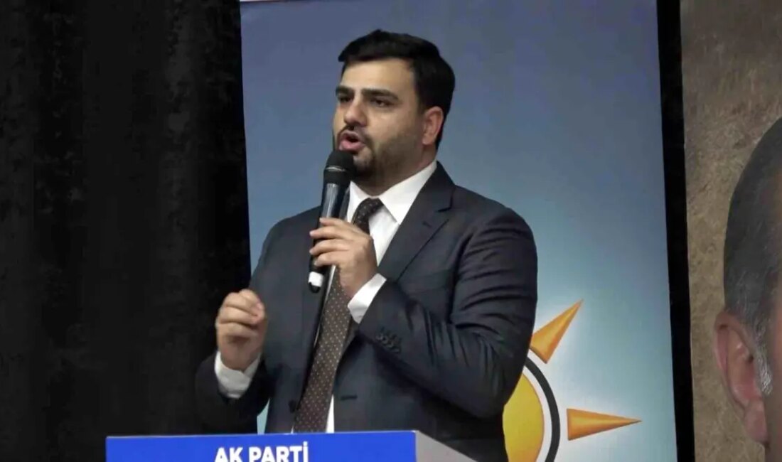 Eyyüp Kadir İnan, Özgür Özel'e yönelik sert eleştirileriyle dikkat çekiyor.