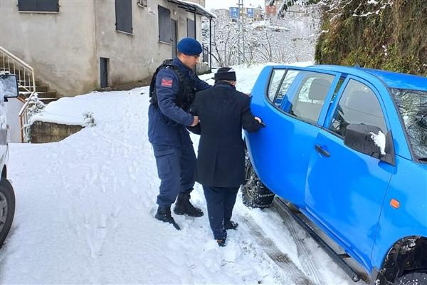 Giresun'un Çanakçı ilçesine bağlı Doğanköy köyünde yoğun kar yağışı, diyaliz
