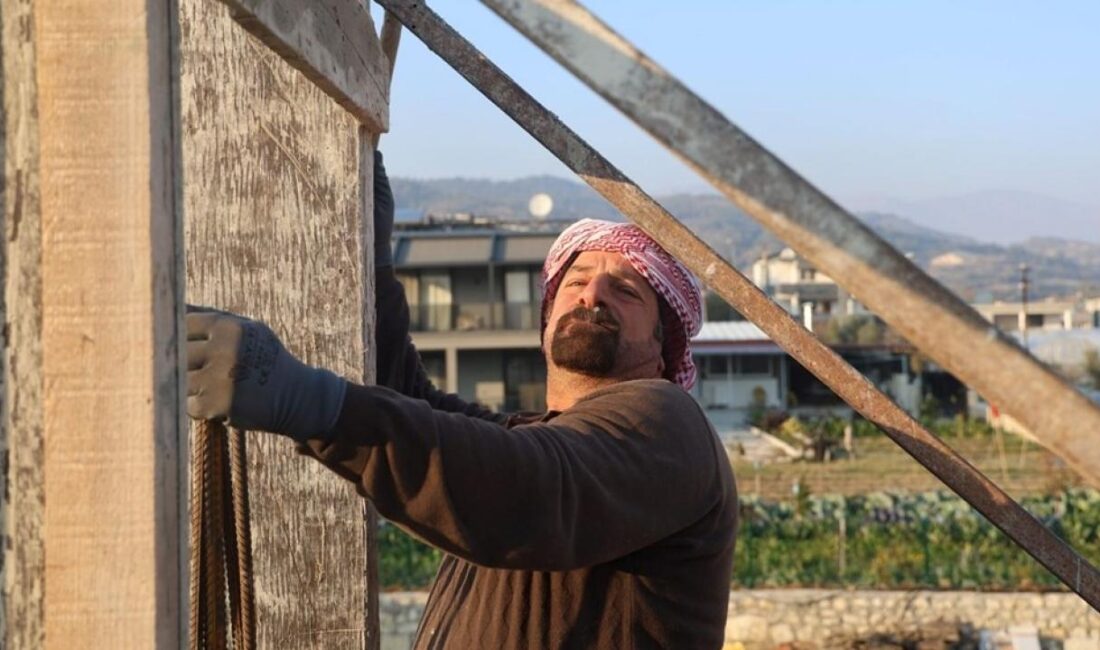 Hatay’ın yeniden inşası için devam eden inşaatlarla birlikte kalıpçı ustalarının