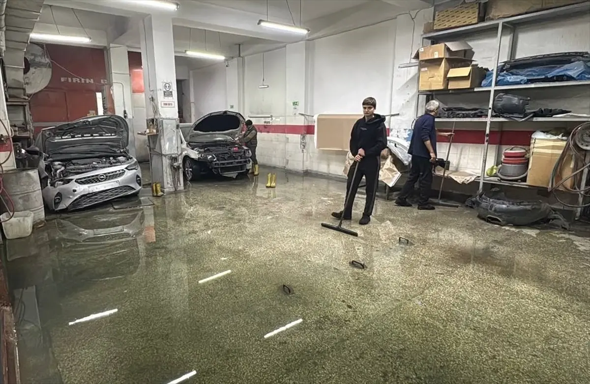 Güngören'de altyapı sorunları, esnafın günlük yaşamını olumsuz etkiliyor. Bu yazıda,