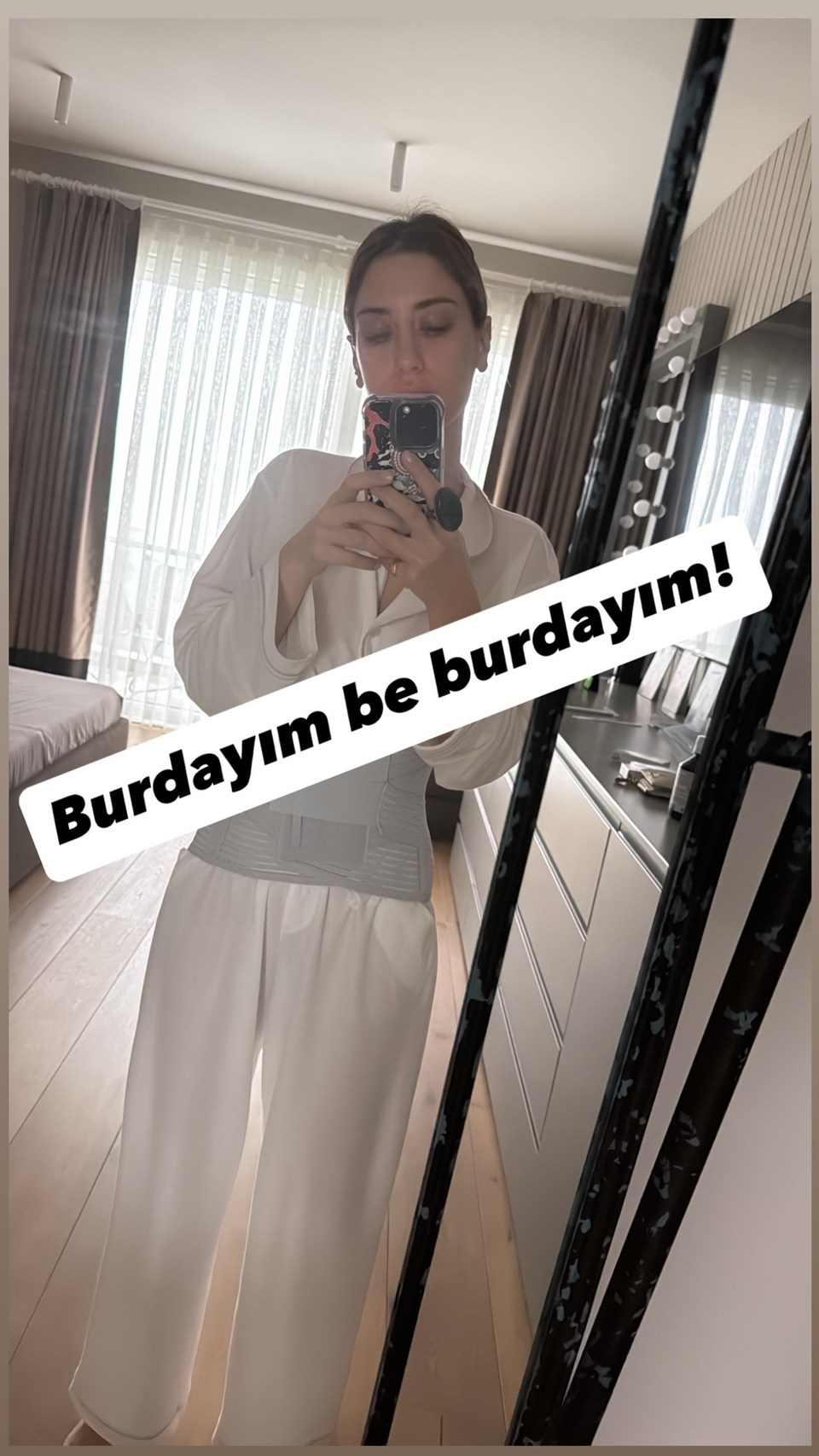 Hazal Kaya'nın Bel Fıtığı Ameliyatı ve İyileşme Süreci