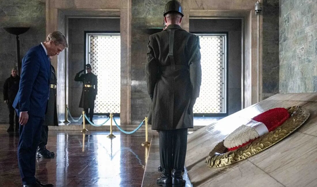 Hollanda Büyükelçisi Joep Wijnands'ın Anıtkabir ziyareti, Türkiye-Hollanda dostluğunu pekiştiriyor. Bu