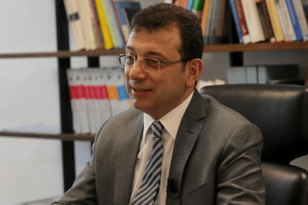 İstanbul Büyükşehir Belediye Başkanı Ekrem İmamoğlu, hayatını kaybeden Amerikan Hastanesi
