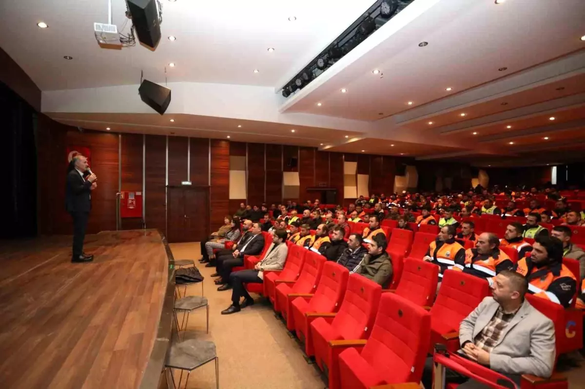İnegöl Belediyesi, Yalın Temelleri Eğitimi ile katılımcılara verimliliği artırma ve