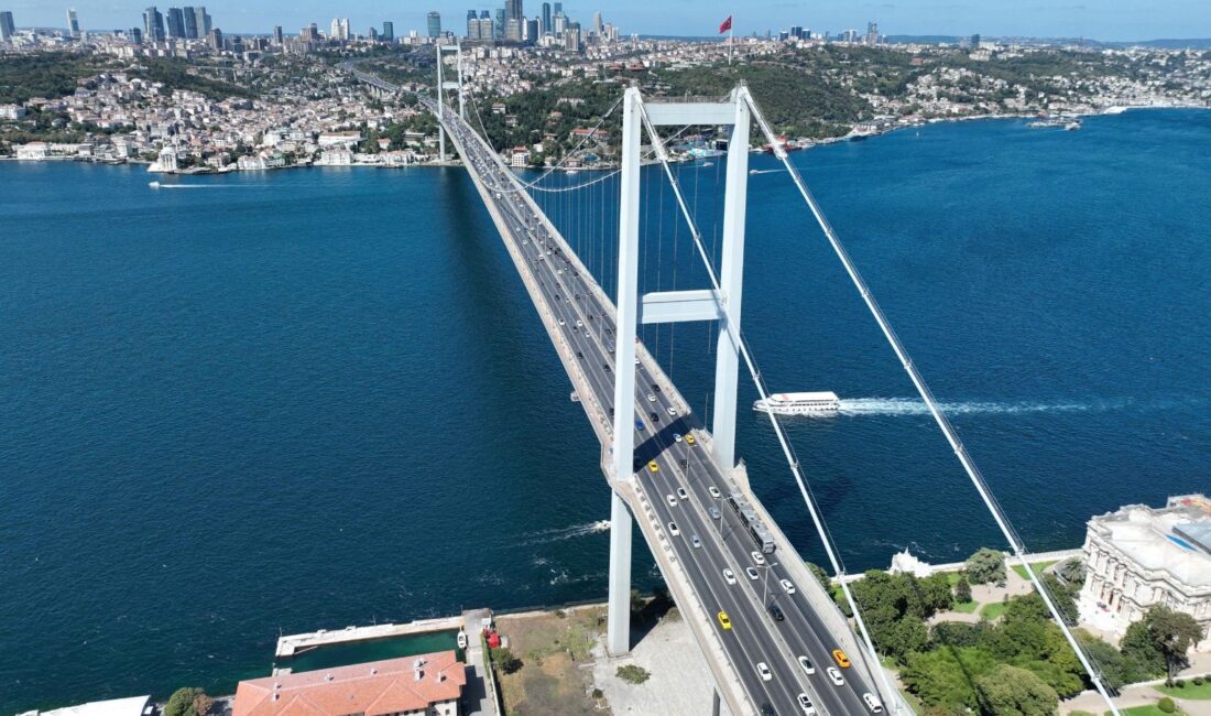İstanbul Boğazı'nda gemi trafiği askıya alındı. Olayın nedenleri, etkilenen seferler