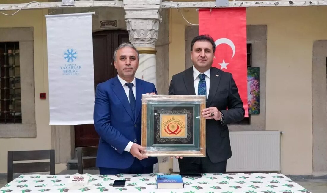 İstanbul İl Milli Eğitim Müdürü Yentür'ün Türkiye Yazarlar Birliği'ni (TYB)