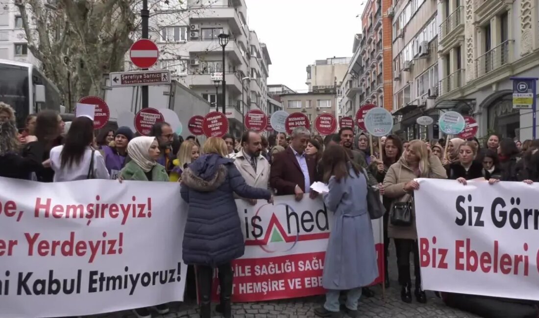 İstanbul'daki aile sağlığı merkezi çalışanları, maaş kesintilerine karşı birleşerek itiraz