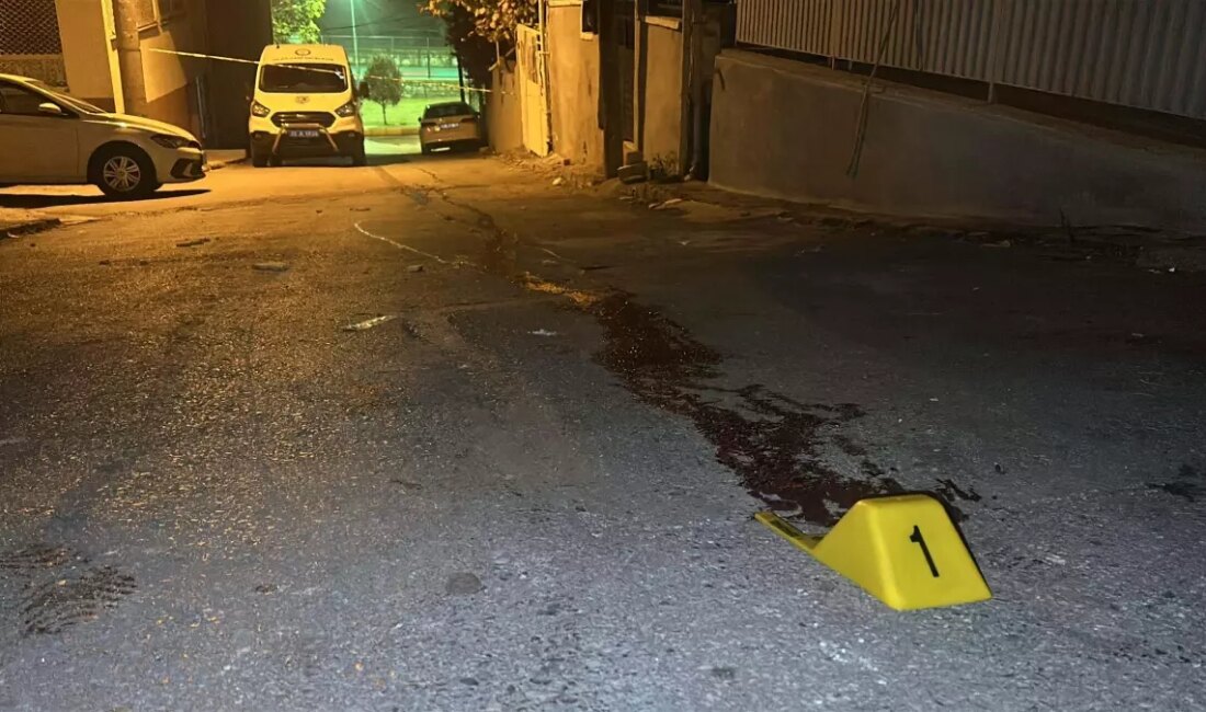 İzmir'de meydana gelen trajik bir olayda, çatıdan düşen genç bir