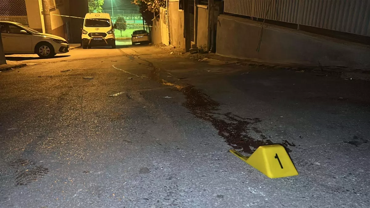 İzmir'de meydana gelen trajik bir olayda, çatıdan düşen genç bir
