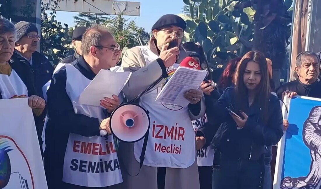 İzmir'de emekliler, 2025 bütçesine yönelik tepkilerini dile getiriyor. Ekonomik zorluklar