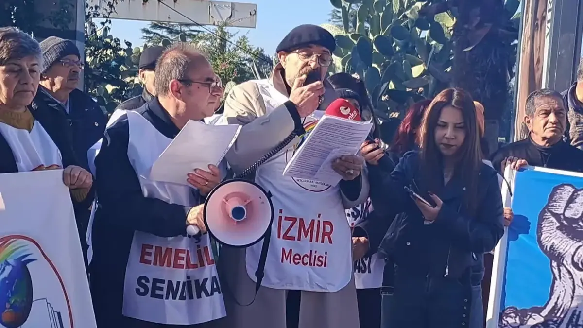 İzmir'de emekliler, 2025 bütçesine yönelik tepkilerini dile getiriyor. Ekonomik zorluklar