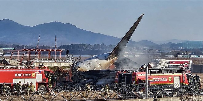 Jeju Air uçağı, Muan Havalimanı'nda kaza geçirdi. Olayda 179 kişinin