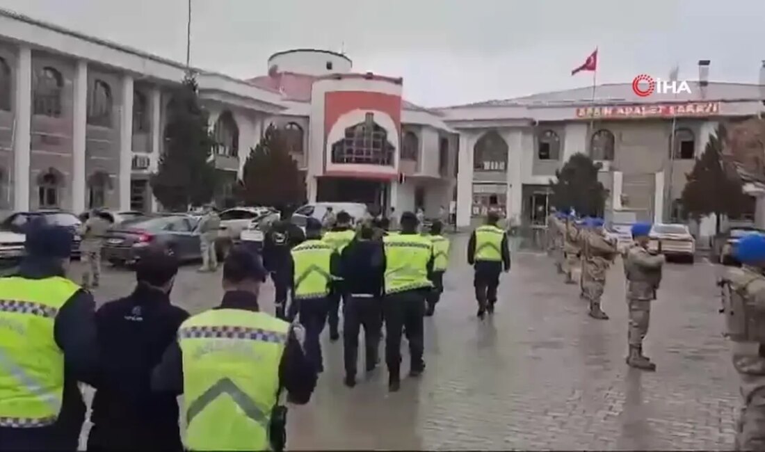 Kahramanmaraş'ta aranan 4 şahıs, düzenlenen operasyonla yakalanarak tutuklandı. Olayın detayları